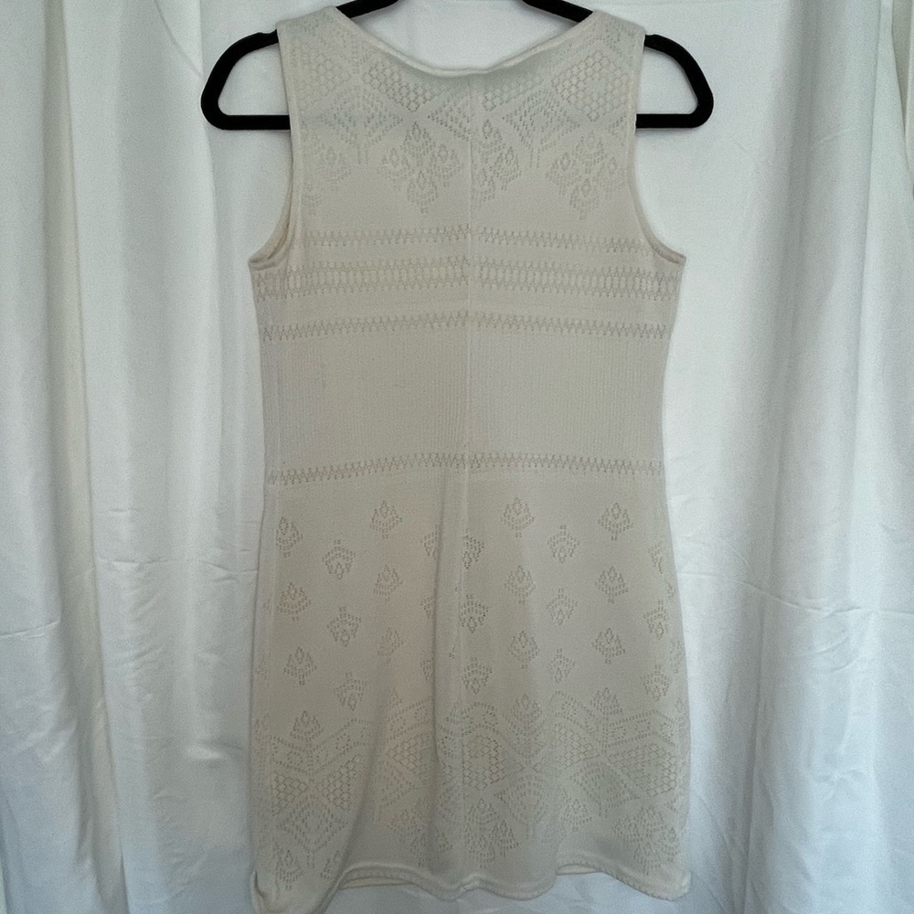 Jalate Elegant White Sleeveless Dress​​​​​ - Picture 3 of 9